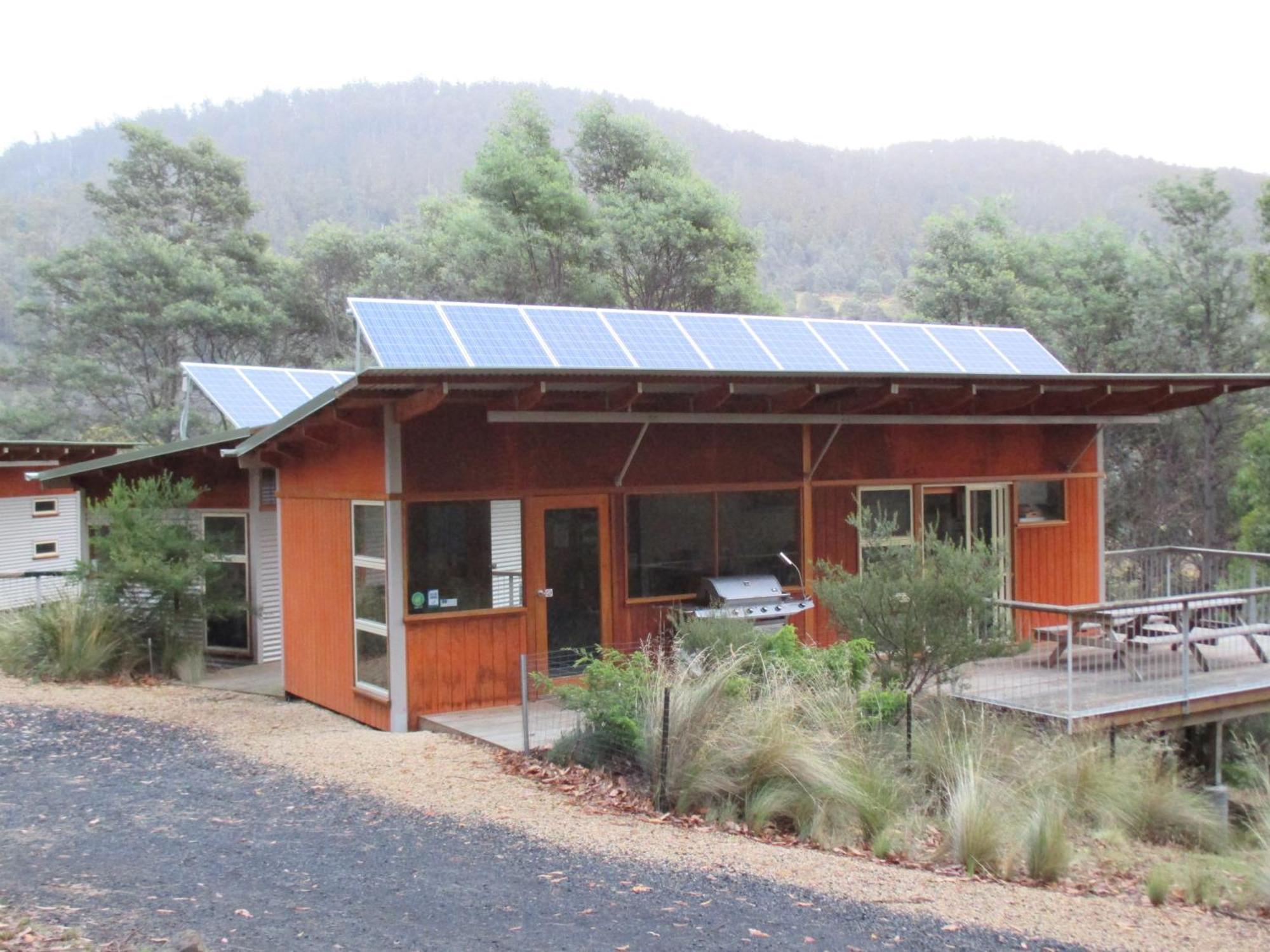 Base Camp Tasmania Hotel New Norfolk Exterior photo